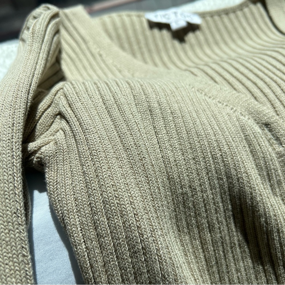 Light green button up sweater - Picture 5 of 7